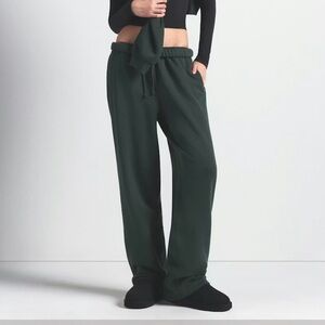 SKIMS Classic Straight Leg Pant Spruce NWT